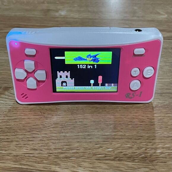 NEW Portable Handheld Classic Game Player With 152 Built-In Games - Picture 1 of 4